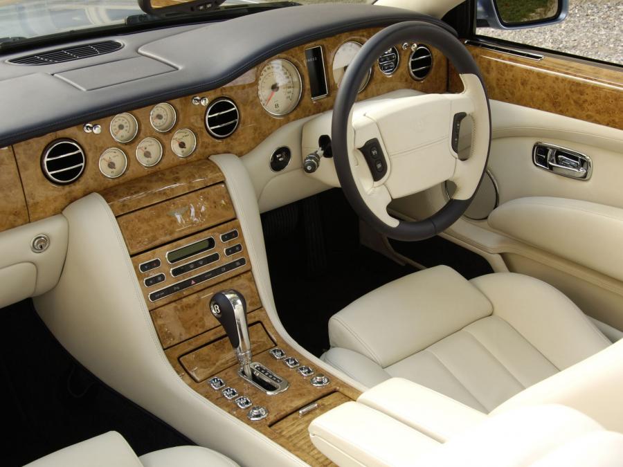 Интерьер Bentley Azure 2007 года  (UK) (фото 1 из 4)